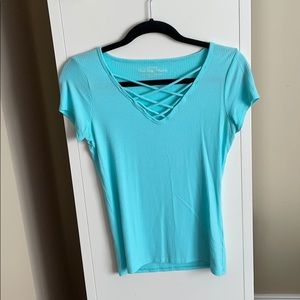 Hollister crisscross T-shirt